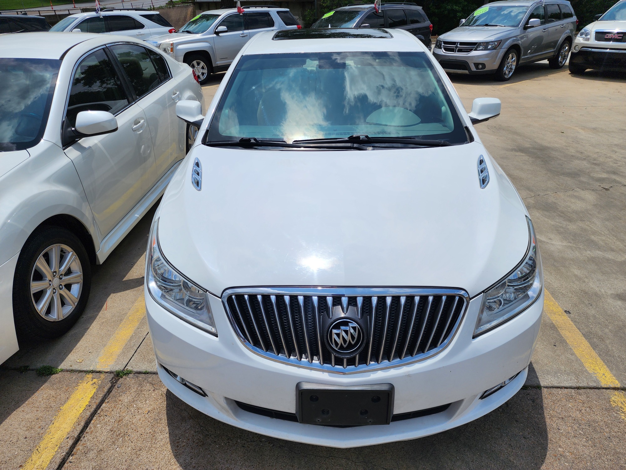 2013 WHITE /GRAY Buick LaCrosse Premium Package 2, w/Leather (1G4GF5E31DF) with an 3.6L V6 DOHC 24V FFV engine, 6-Speed Automatic transmission, located at 2660 S.Garland Avenue, Garland, TX, 75041, (469) 298-3118, 32.885551, -96.655602 - CASH$$$$$$ CAR! This is a very well cared for 2013 BUICK LACROSSE SEDAN! PREMIUM PKG! PUSH START! PANO SUNROOF! HEATED STEERING WHEEL! BLUETOOTH! Come in for a test drive today. We are open from 10am-7pm Monday-Saturday. Call us with any questions at 469.202.7468, or email us at DallasAutos4Le - Photo #7